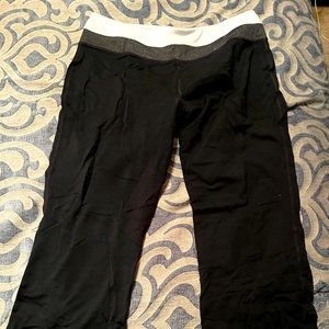 Calvin Klein active wear capris pants black size Large